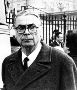 Who is Cristóbal Balenciaga? Early Life